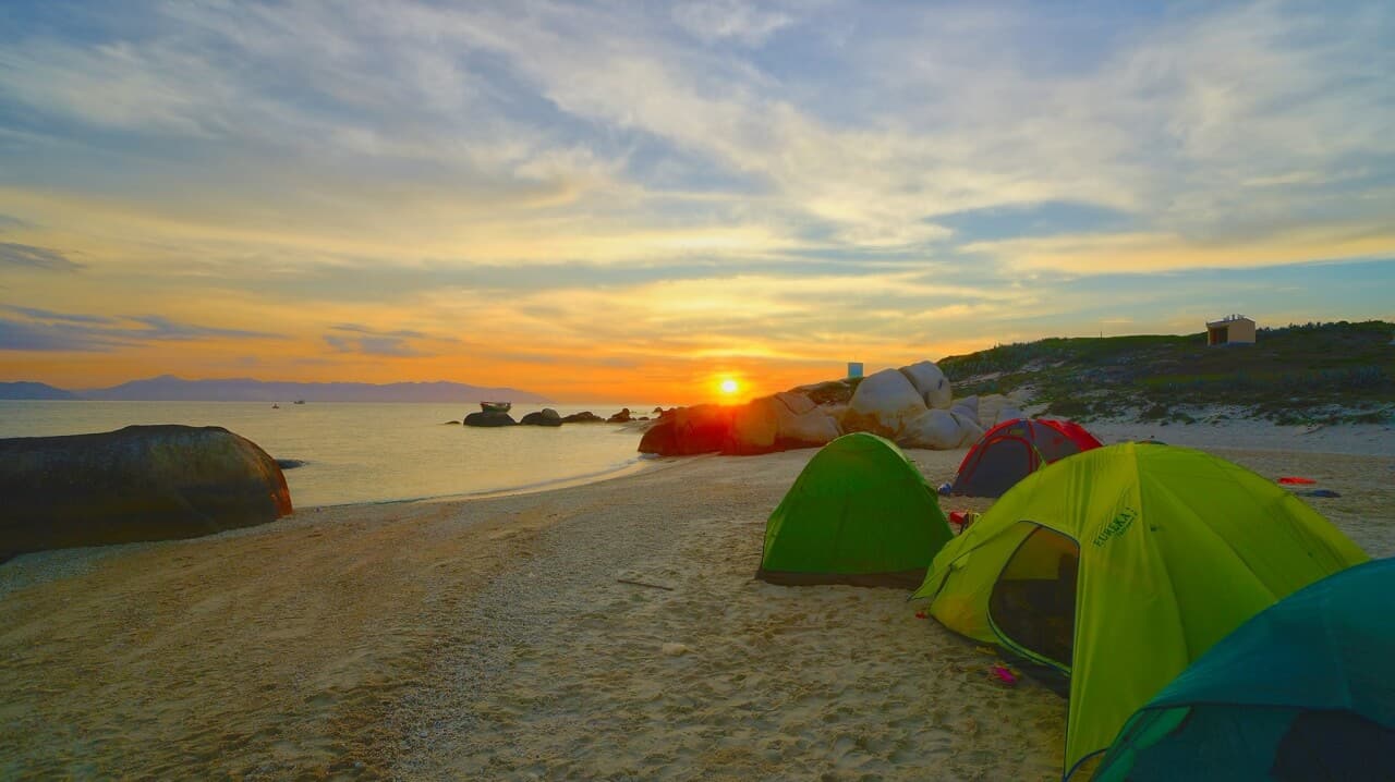 camping-on-cham-island