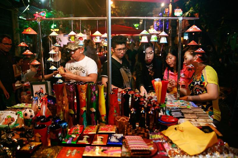 hanoi-old-quarter-night-market-traditional-goods