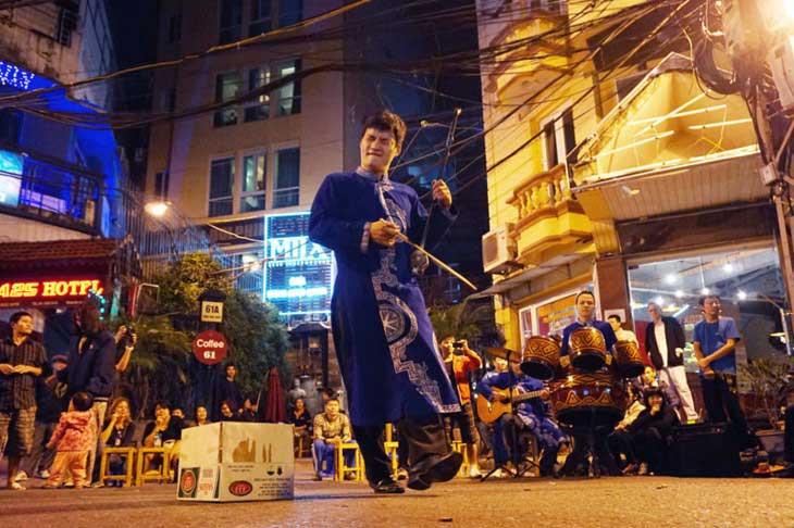 street music in hanoi night market