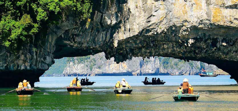 Kayak through Luon Cave