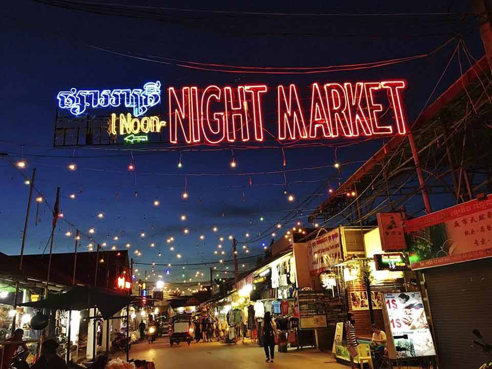 Enjoy night market in Siem Reap