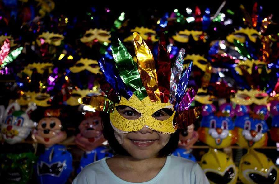 thadinyut-festival-myanmar-activities