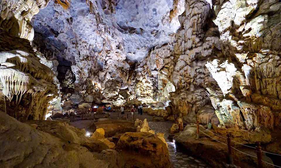 Thien Cung Cave: Nature’s Gift in Halong Bay