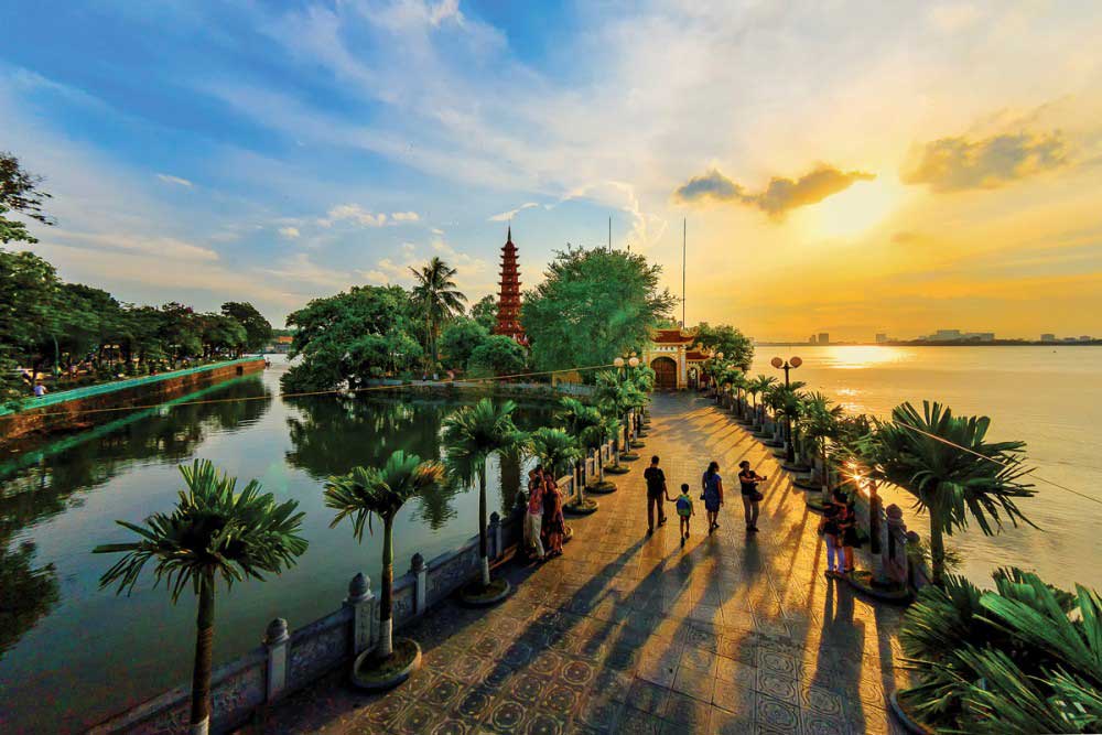 tran_quoc_pagoda_in_sunset