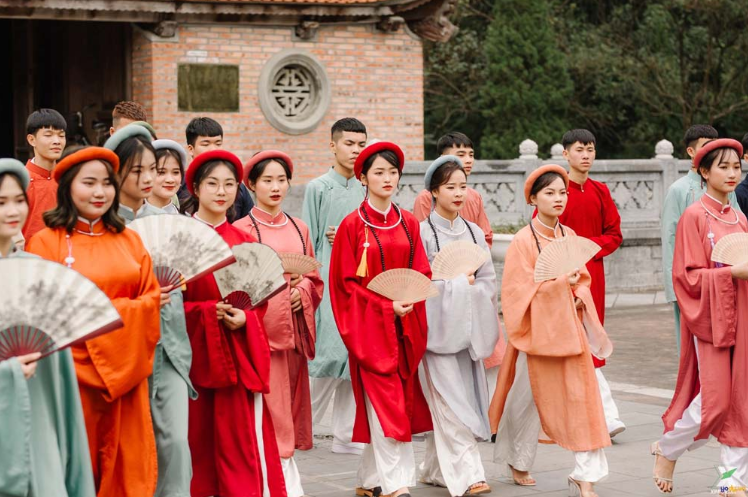 Cultural Etiquette & Festival Dos and Don’ts