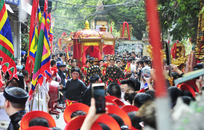 Best Time to Experience Local Festivals