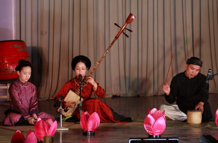 The Role of Poetry & Traditional Instruments in Ca Tru