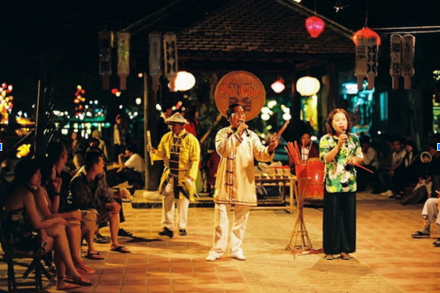 Bai Choi Combines Music, Poetry & Performance