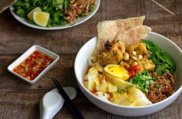 Best Local Restaurants & Street Food Spots