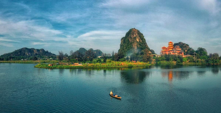 Visit Da Nang