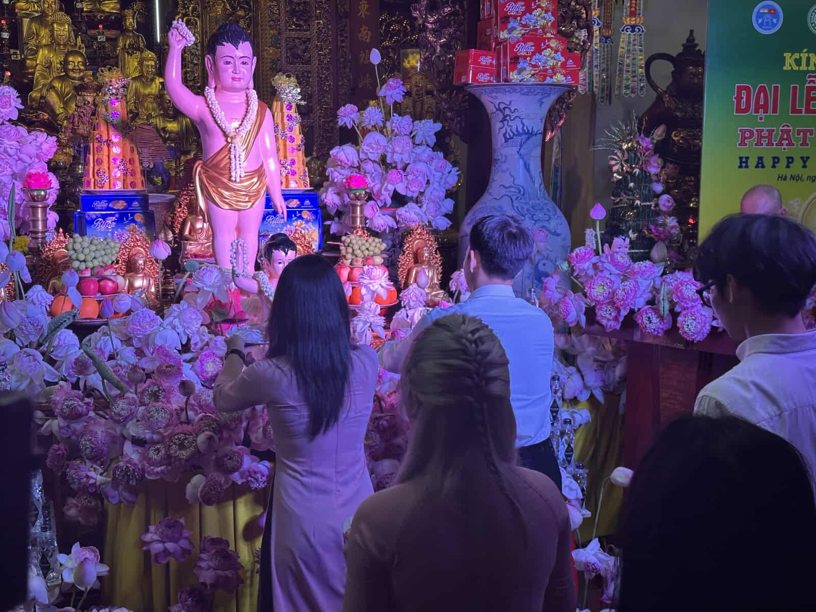 Hanoi – Grand Ceremonies at Tran Quoc Pagoda