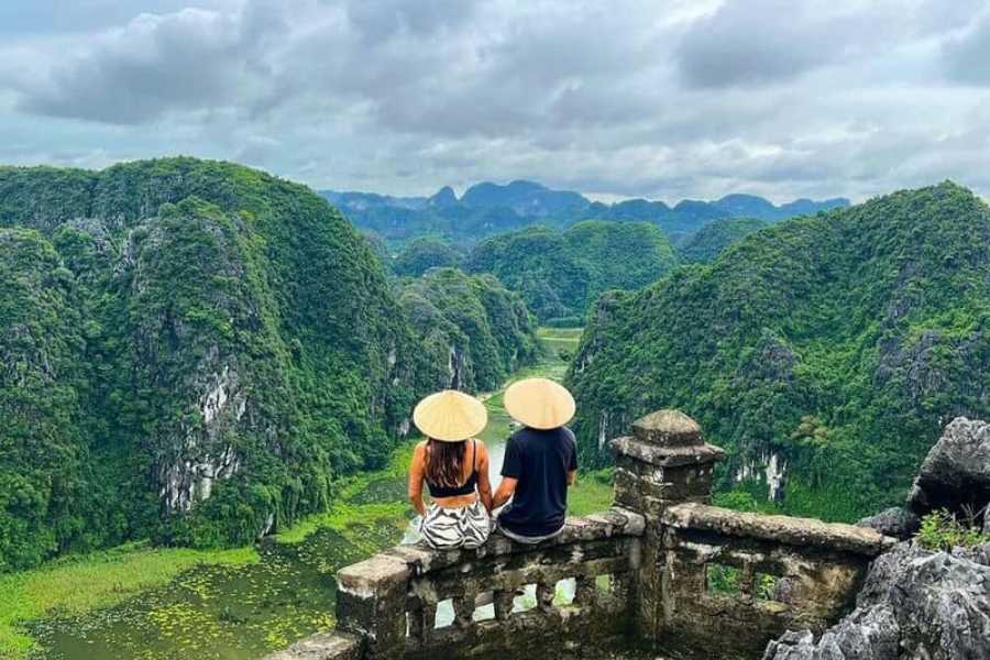 Climb-to-Hang-Mua-Viewpoint