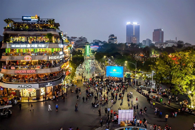 Stroll Around Hoan Kiem Lake