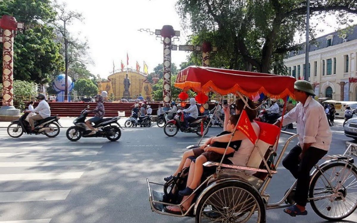 Getting Around Hanoi – Bikes, Cyclos, and Public Transit