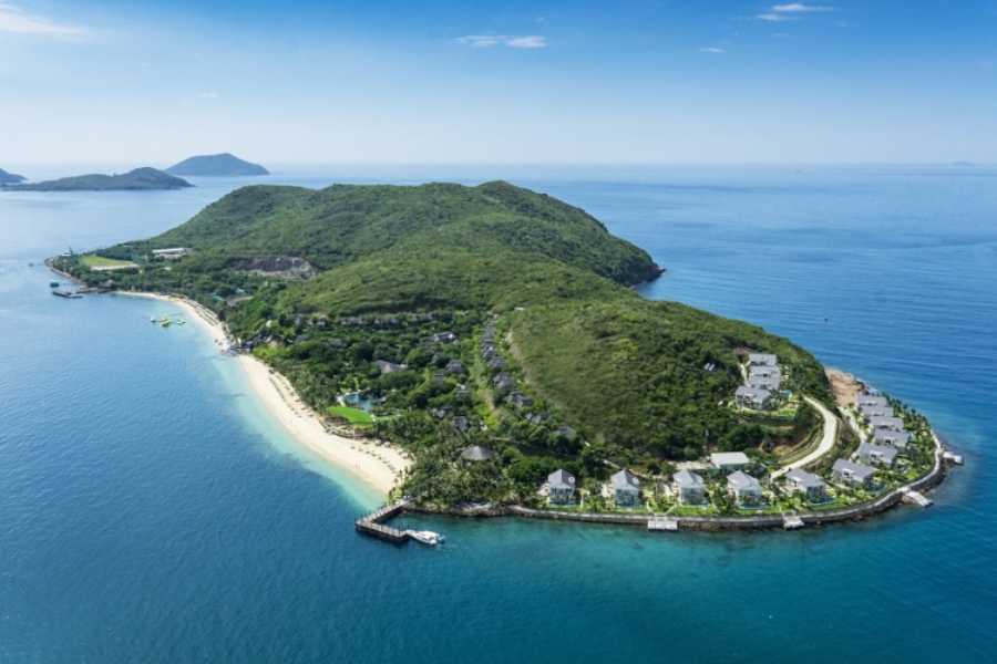 Hon Tam Island