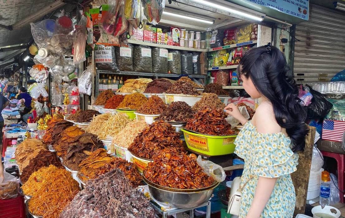 local market in vietnam