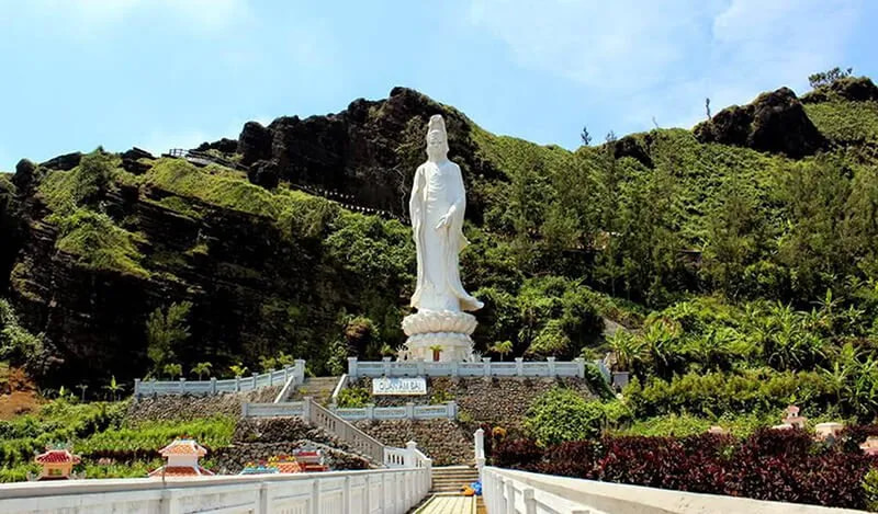 Duc Pagoda – Spiritual Insights on the Island