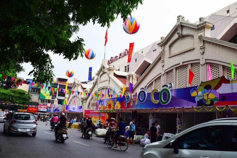 Market in Dong Xuan