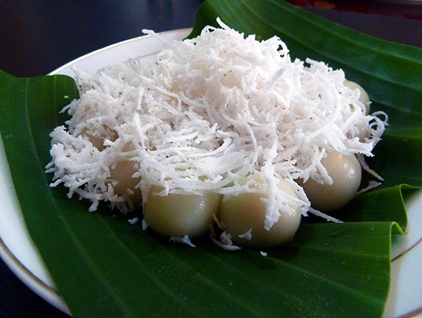 Mont Lone Yay Paw – Sweet Rice Balls with Palm Sugar