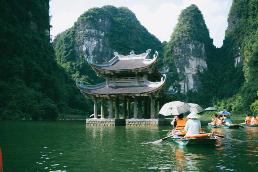 Scenic-Boat-Ride-in-Ninh-Bình-Vietnam