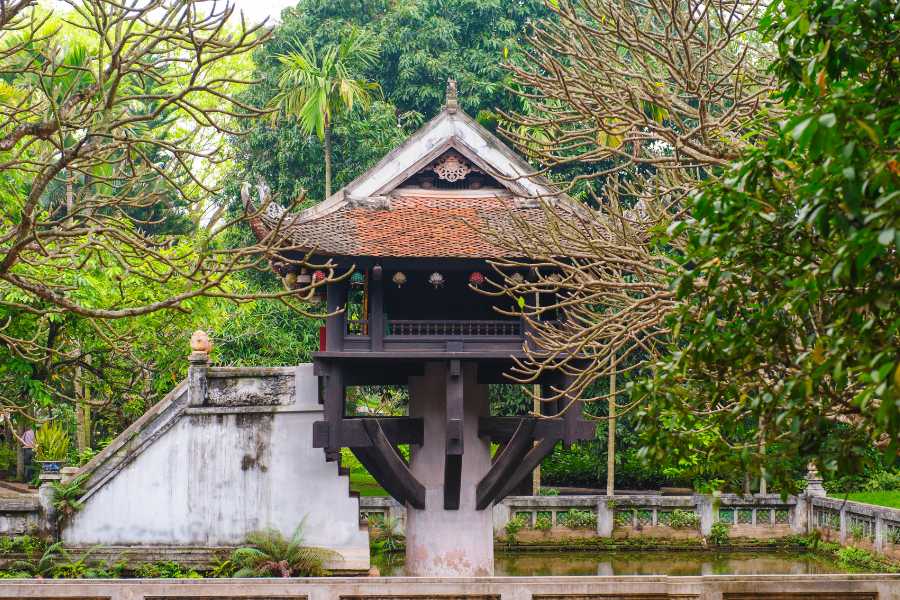 A Single-Pillar Pagoda