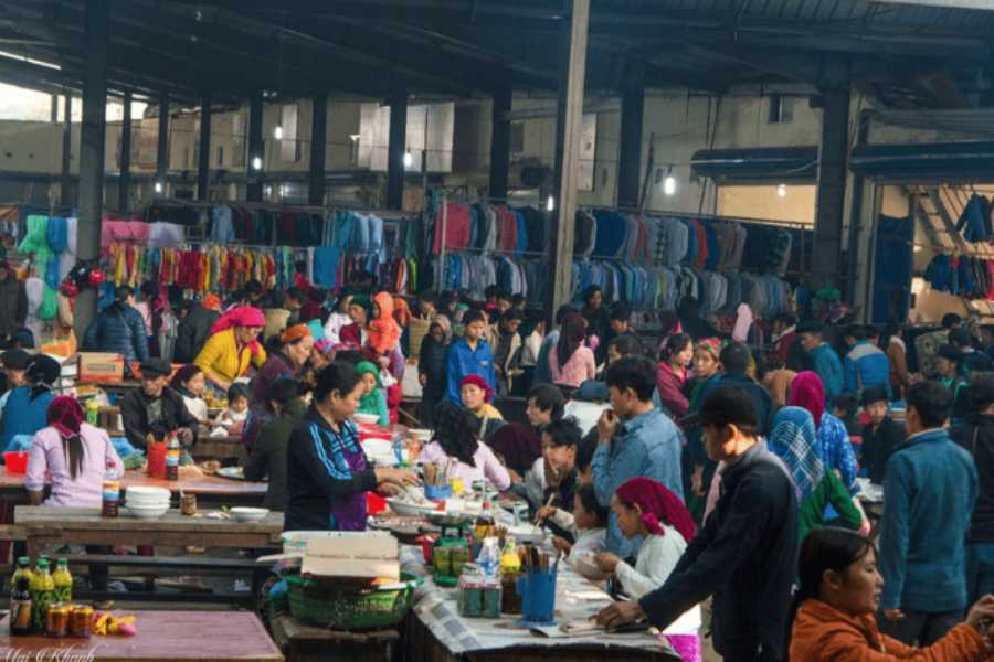 Sunday-Market-in-Meo-Vac