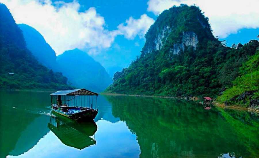 Thang Hen Lake