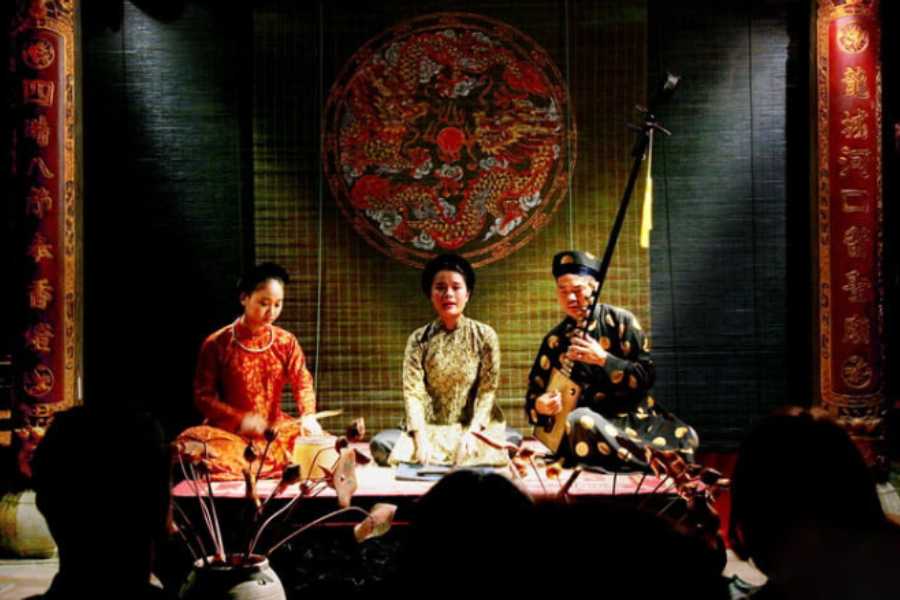 Traditional-Ca-Tru-or-Tuong-Performance