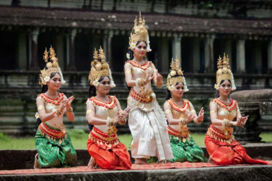 Explore Traditional Dance Shows and Khmer Markets
