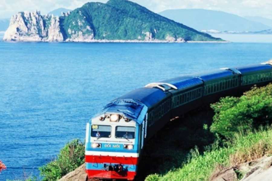 how to reach hoi an