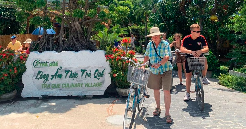 bike at tra que village