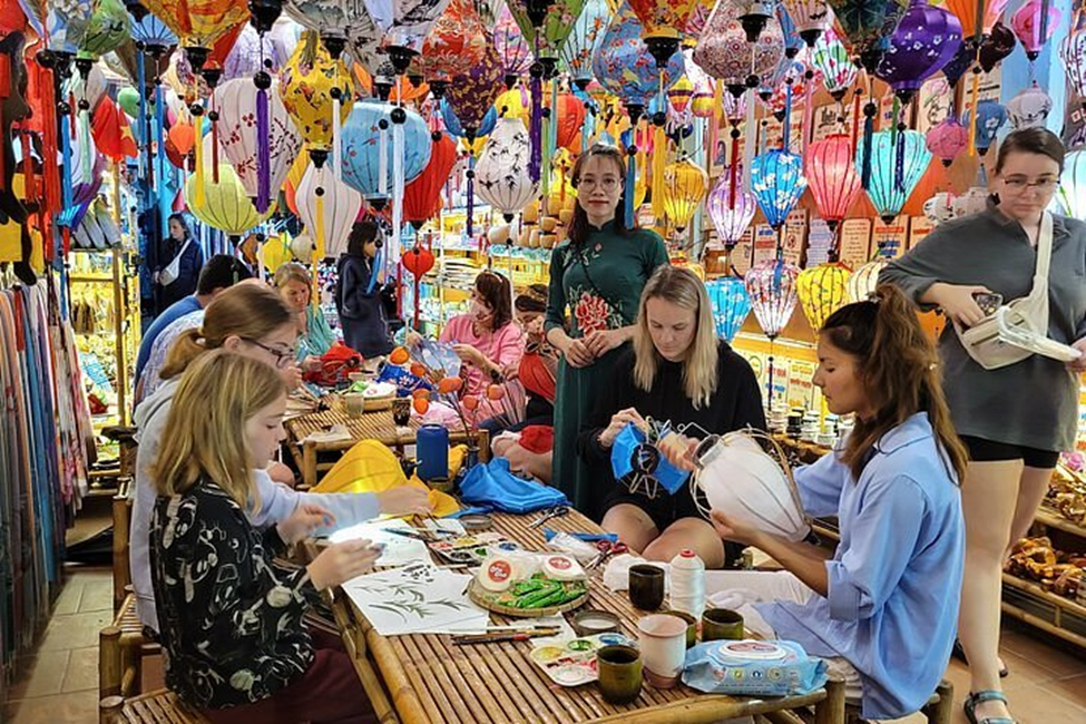 Hoian lantern making workshop
