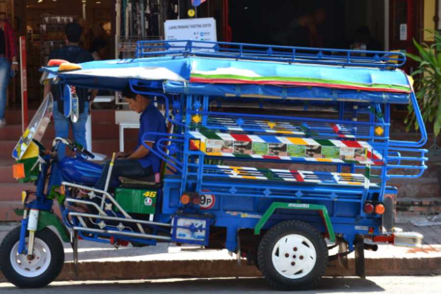 laos-Tuk-Tuks