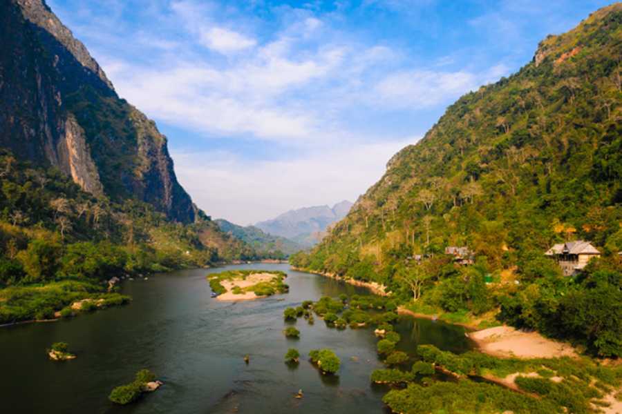river cruise laos