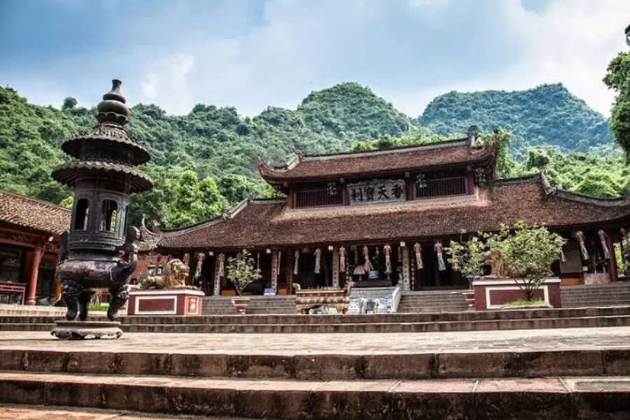 vietnam perfume pagoda